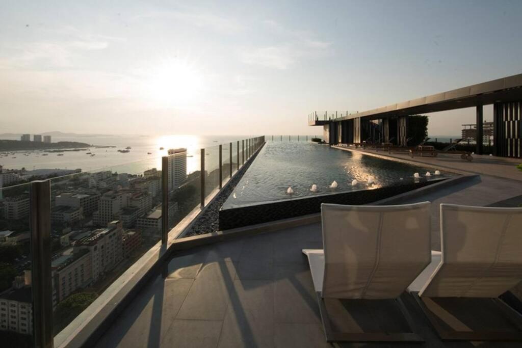 Rooftop Infinity Swimming Pool Thebase Condo Pattaya ภายนอก รูปภาพ